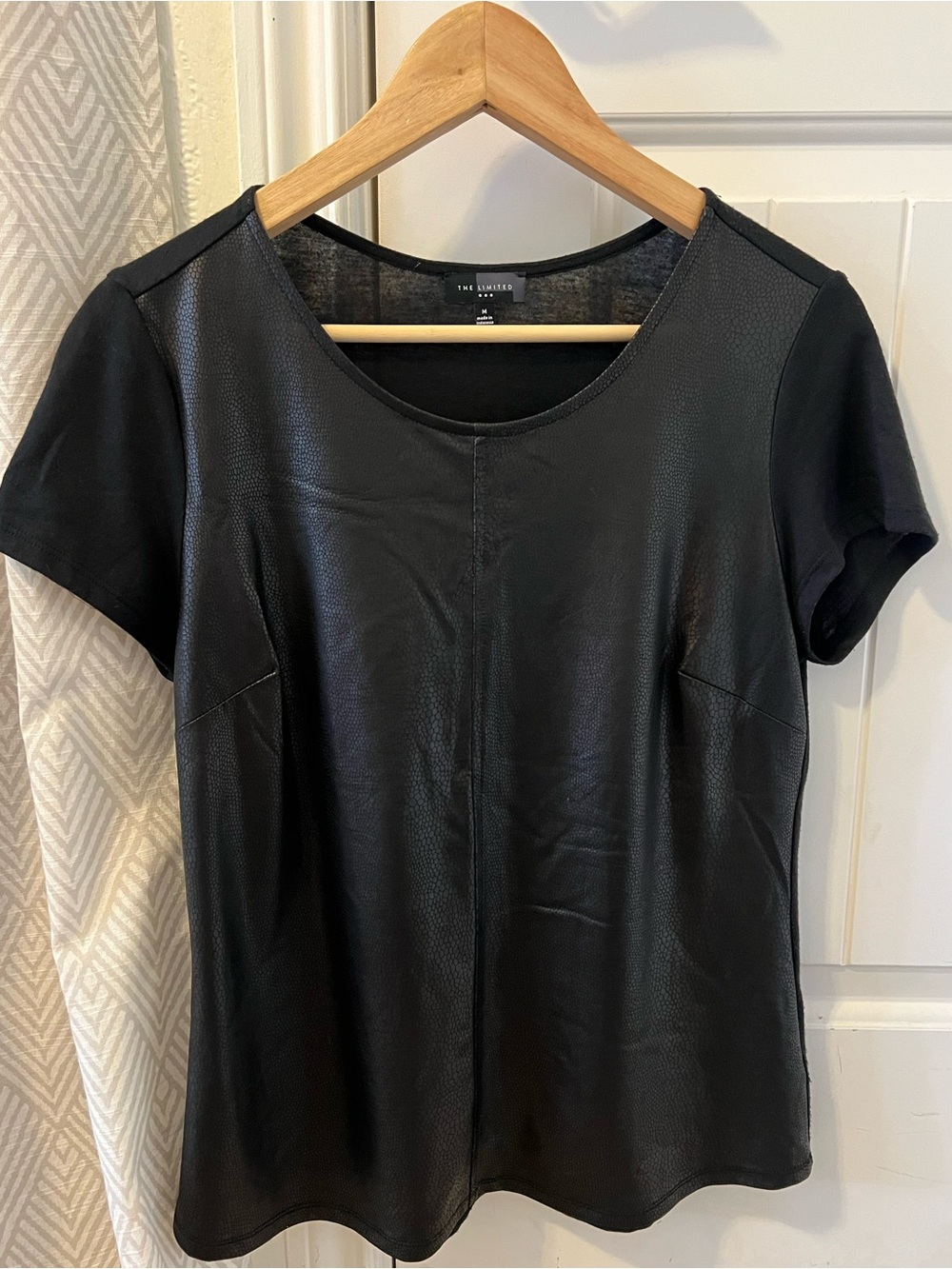 The Limited Black Faux Leather Front Short Sleeve Top Womens Medium